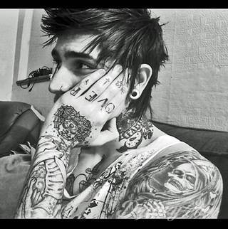 Tatuaże dla mężczyzn powinny być męskie, mocne, odważne. Pobudzają wyobraźnię, przekraczają granice. Symbolizują harmonię, ale i podkreślają gotowość na wszystko - tatuaż dla chłopaka czy mężczyzny to przede wszystkim pomysł. 