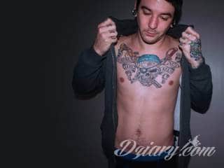 Tatuaże dla mężczyzn powinny być męskie, mocne, odważne. Pobudzają wyobraźnię, przekraczają granice. Symbolizują harmonię, ale i podkreślają gotowość na wszystko - tatuaż dla chłopaka czy mężczyzny to przede wszystkim pomysł. 