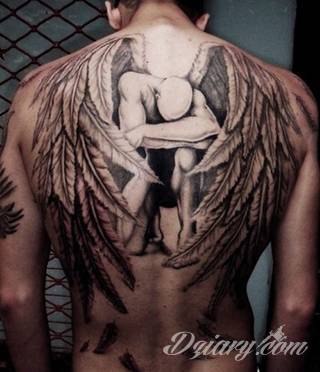 Tatuaże dla mężczyzn powinny być męskie, mocne, odważne. Pobudzają wyobraźnię, przekraczają granice. Symbolizują harmonię, ale i podkreślają gotowość na wszystko - tatuaż dla chłopaka czy mężczyzny to przede wszystkim pomysł. 