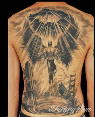 Tatuaże dla mężczyzn powinny być męskie, mocne, odważne. Pobudzają wyobraźnię, przekraczają granice. Symbolizują harmonię, ale i podkreślają gotowość na wszystko - tatuaż dla chłopaka czy mężczyzny to przede wszystkim pomysł. 