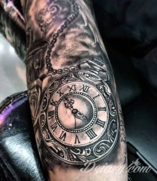 Tatuaże dla mężczyzn powinny być męskie, mocne, odważne. Pobudzają wyobraźnię, przekraczają granice. Symbolizują harmonię, ale i podkreślają gotowość na wszystko - tatuaż dla chłopaka czy mężczyzny to przede wszystkim pomysł. 