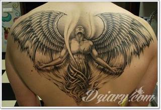 Tatuaże dla mężczyzn powinny być męskie, mocne, odważne. Pobudzają wyobraźnię, przekraczają granice. Symbolizują harmonię, ale i podkreślają gotowość na wszystko - tatuaż dla chłopaka czy mężczyzny to przede wszystkim pomysł. 