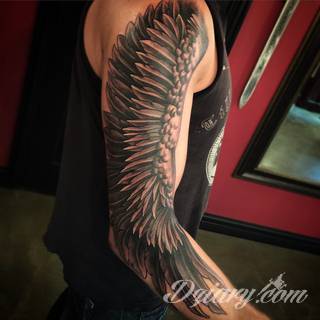 Tatuaże dla mężczyzn powinny być męskie, mocne, odważne. Pobudzają wyobraźnię, przekraczają granice. Symbolizują harmonię, ale i podkreślają gotowość na wszystko - tatuaż dla chłopaka czy mężczyzny to przede wszystkim pomysł. 