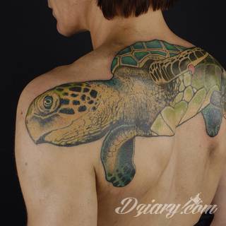 Tatuaże dla mężczyzn powinny być męskie, mocne, odważne. Pobudzają wyobraźnię, przekraczają granice. Symbolizują harmonię, ale i podkreślają gotowość na wszystko - tatuaż dla chłopaka czy mężczyzny to przede wszystkim pomysł. 