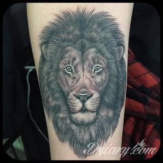 Tatuaże dla mężczyzn powinny być męskie, mocne, odważne. Pobudzają wyobraźnię, przekraczają granice. Symbolizują harmonię, ale i podkreślają gotowość na wszystko - tatuaż dla chłopaka czy mężczyzny to przede wszystkim pomysł. 