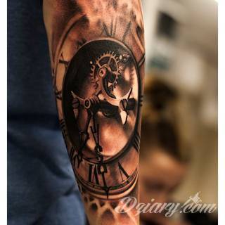 Tatuaże dla mężczyzn powinny być męskie, mocne, odważne. Pobudzają wyobraźnię, przekraczają granice. Symbolizują harmonię, ale i podkreślają gotowość na wszystko - tatuaż dla chłopaka czy mężczyzny to przede wszystkim pomysł. 