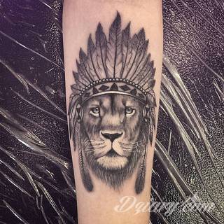 Tatuaże dla mężczyzn powinny być męskie, mocne, odważne. Pobudzają wyobraźnię, przekraczają granice. Symbolizują harmonię, ale i podkreślają gotowość na wszystko - tatuaż dla chłopaka czy mężczyzny to przede wszystkim pomysł. 