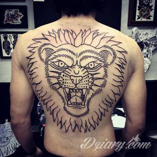 Tatuaże dla mężczyzn powinny być męskie, mocne, odważne. Pobudzają wyobraźnię, przekraczają granice. Symbolizują harmonię, ale i podkreślają gotowość na wszystko - tatuaż dla chłopaka czy mężczyzny to przede wszystkim pomysł. 