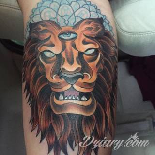 Tatuaże dla mężczyzn powinny być męskie, mocne, odważne. Pobudzają wyobraźnię, przekraczają granice. Symbolizują harmonię, ale i podkreślają gotowość na wszystko - tatuaż dla chłopaka czy mężczyzny to przede wszystkim pomysł. 