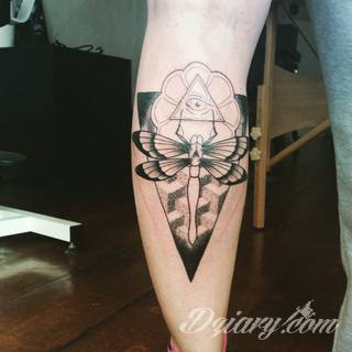 Tatuaże dla mężczyzn powinny być męskie, mocne, odważne. Pobudzają wyobraźnię, przekraczają granice. Symbolizują harmonię, ale i podkreślają gotowość na wszystko - tatuaż dla chłopaka czy mężczyzny to przede wszystkim pomysł. 