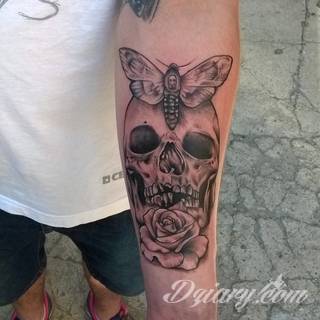 Tatuaże dla mężczyzn powinny być męskie, mocne, odważne. Pobudzają wyobraźnię, przekraczają granice. Symbolizują harmonię, ale i podkreślają gotowość na wszystko - tatuaż dla chłopaka czy mężczyzny to przede wszystkim pomysł. 