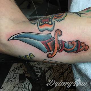 Tatuaże dla mężczyzn powinny być męskie, mocne, odważne. Pobudzają wyobraźnię, przekraczają granice. Symbolizują harmonię, ale i podkreślają gotowość na wszystko - tatuaż dla chłopaka czy mężczyzny to przede wszystkim pomysł. 