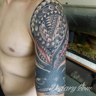 Tatuaże dla mężczyzn powinny być męskie, mocne, odważne. Pobudzają wyobraźnię, przekraczają granice. Symbolizują harmonię, ale i podkreślają gotowość na wszystko - tatuaż dla chłopaka czy mężczyzny to przede wszystkim pomysł. 