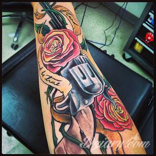 Tatuaże dla mężczyzn powinny być męskie, mocne, odważne. Pobudzają wyobraźnię, przekraczają granice. Symbolizują harmonię, ale i podkreślają gotowość na wszystko - tatuaż dla chłopaka czy mężczyzny to przede wszystkim pomysł. 