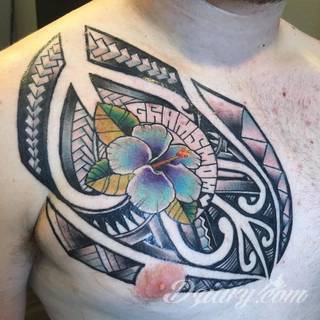 Tatuaże dla mężczyzn powinny być męskie, mocne, odważne. Pobudzają wyobraźnię, przekraczają granice. Symbolizują harmonię, ale i podkreślają gotowość na wszystko - tatuaż dla chłopaka czy mężczyzny to przede wszystkim pomysł. 