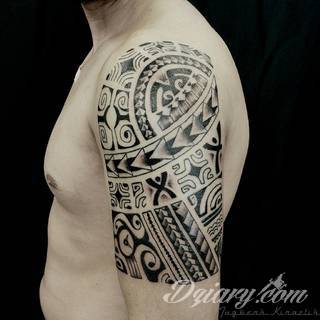 Tatuaże dla mężczyzn powinny być męskie, mocne, odważne. Pobudzają wyobraźnię, przekraczają granice. Symbolizują harmonię, ale i podkreślają gotowość na wszystko - tatuaż dla chłopaka czy mężczyzny to przede wszystkim pomysł. 