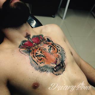 Tatuaże dla mężczyzn powinny być męskie, mocne, odważne. Pobudzają wyobraźnię, przekraczają granice. Symbolizują harmonię, ale i podkreślają gotowość na wszystko - tatuaż dla chłopaka czy mężczyzny to przede wszystkim pomysł. 