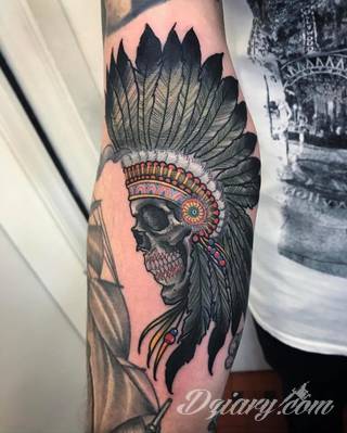 Tatuaże dla mężczyzn powinny być męskie, mocne, odważne. Pobudzają wyobraźnię, przekraczają granice. Symbolizują harmonię, ale i podkreślają gotowość na wszystko - tatuaż dla chłopaka czy mężczyzny to przede wszystkim pomysł. 