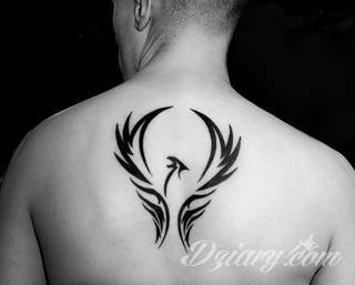 Tatuaże dla mężczyzn powinny być męskie, mocne, odważne. Pobudzają wyobraźnię, przekraczają granice. Symbolizują harmonię, ale i podkreślają gotowość na wszystko - tatuaż dla chłopaka czy mężczyzny to przede wszystkim pomysł. 