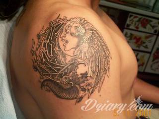 Tatuaże dla mężczyzn powinny być męskie, mocne, odważne. Pobudzają wyobraźnię, przekraczają granice. Symbolizują harmonię, ale i podkreślają gotowość na wszystko - tatuaż dla chłopaka czy mężczyzny to przede wszystkim pomysł. 