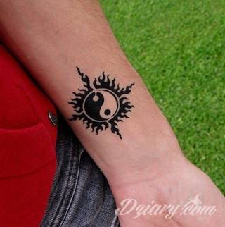 Tatuaże dla mężczyzn powinny być męskie, mocne, odważne. Pobudzają wyobraźnię, przekraczają granice. Symbolizują harmonię, ale i podkreślają gotowość na wszystko - tatuaż dla chłopaka czy mężczyzny to przede wszystkim pomysł. 