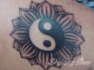 Tatuaże dla mężczyzn powinny być męskie, mocne, odważne. Pobudzają wyobraźnię, przekraczają granice. Symbolizują harmonię, ale i podkreślają gotowość na wszystko - tatuaż dla chłopaka czy mężczyzny to przede wszystkim pomysł. 