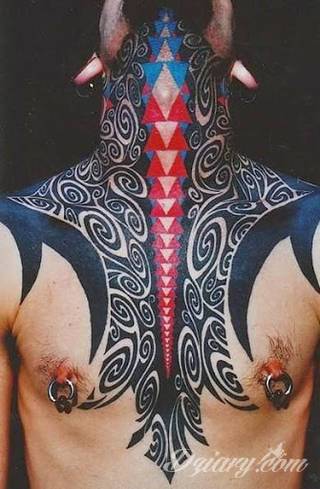 Tatuaże dla mężczyzn powinny być męskie, mocne, odważne. Pobudzają wyobraźnię, przekraczają granice. Symbolizują harmonię, ale i podkreślają gotowość na wszystko - tatuaż dla chłopaka czy mężczyzny to przede wszystkim pomysł. 