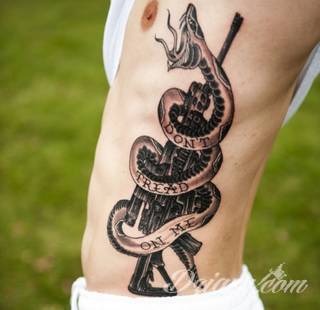 Tatuaże dla mężczyzn powinny być męskie, mocne, odważne. Pobudzają wyobraźnię, przekraczają granice. Symbolizują harmonię, ale i podkreślają gotowość na wszystko - tatuaż dla chłopaka czy mężczyzny to przede wszystkim pomysł. 