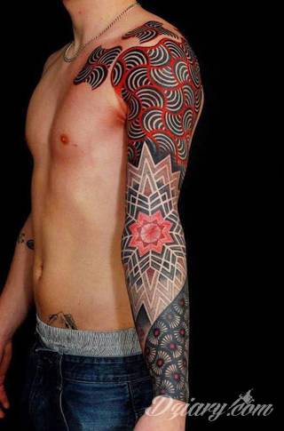 Tatuaże dla mężczyzn powinny być męskie, mocne, odważne. Pobudzają wyobraźnię, przekraczają granice. Symbolizują harmonię, ale i podkreślają gotowość na wszystko - tatuaż dla chłopaka czy mężczyzny to przede wszystkim pomysł. 