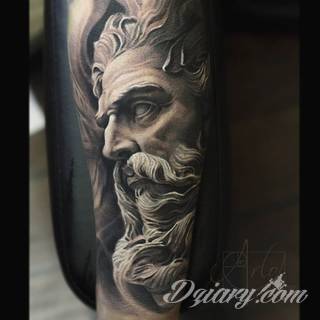 Tatuaże dla mężczyzn powinny być męskie, mocne, odważne. Pobudzają wyobraźnię, przekraczają granice. Symbolizują harmonię, ale i podkreślają gotowość na wszystko - tatuaż dla chłopaka czy mężczyzny to przede wszystkim pomysł. 