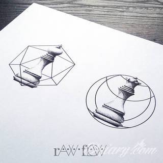 Tatuaże dla par podkreślające, że jedno nie istnieje bez drugiego. Świetne nie tylko dla małżeństw. Klimat tatuaży dla par podkreślony jest kolorystyką, ale też pomysłami: od humorystycznych po wizje połączonych puzzli czy nakreślone ważne dla par daty. 