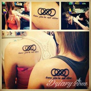 Idealne tatuaże dla bliskich - podkreślają głębokie relacje i nawiązanie do mentalnej jedności. Niewielkie muśnięcia identyczną kreską to tatuaż dla przyjaciół o równie wielkiej mocy jak duże wzory z ulubioną grafiką. 