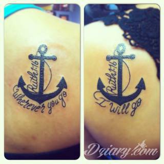 Idealne tatuaże dla bliskich - podkreślają głębokie relacje i nawiązanie do mentalnej jedności. Niewielkie muśnięcia identyczną kreską to tatuaż dla przyjaciół o równie wielkiej mocy jak duże wzory z ulubioną grafiką. 