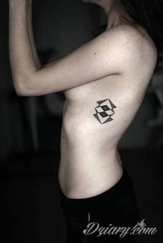 Rysunki na skórze o nadzwyczajnym poziomie szczegółowości. Tatuaże wykonywane misternie stawianymi kropkami, które tworzą niezwykłe obrazy dotwork - zarówno standardowe jak i wizje artystyczne. 
