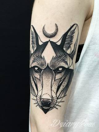 Rysunki na skórze o nadzwyczajnym poziomie szczegółowości. Tatuaże wykonywane misternie stawianymi kropkami, które tworzą niezwykłe obrazy dotwork - zarówno standardowe jak i wizje artystyczne. 