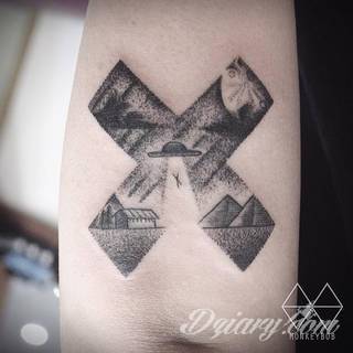 Rysunki na skórze o nadzwyczajnym poziomie szczegółowości. Tatuaże wykonywane misternie stawianymi kropkami, które tworzą niezwykłe obrazy dotwork - zarówno standardowe jak i wizje artystyczne. 