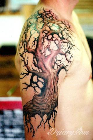 Tatuaże, w których głównym motywem są drzewa to symbol wytrwałości, pięcia się do góry, twardości. Nie muszą ograniczać się do konaru. Drzewo bywa na tatuażu czymś zdecydowanie bardziej znaczącym.