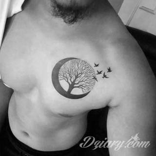 Tatuaże, w których głównym motywem są drzewa to symbol wytrwałości, pięcia się do góry, twardości. Nie muszą ograniczać się do konaru. Drzewo bywa na tatuażu czymś zdecydowanie bardziej znaczącym.