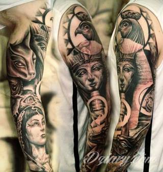 Tatuaże egipskie nawiązują do faraonów, piramid, wizerunku Sfinksa i starożytnych masek oraz symboli. Przekazują ukrytą we wzorze wiadomość tylko dla wtajemniczonych tworząc prawdziwy egipski sekret na skórze. 