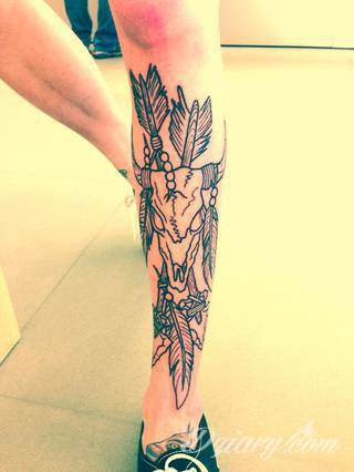 Nieśmiertelność, odrodzenie, powstanie z popiołów - taka symbolika tatuaży z Feniksem w niebanalny sposób ozdobi skórę osób o ogromnej wytrwałości. Tatuaże mogą być zarówno proste jak i skomplikowane; na tych drugich Feniks przyjmuje szczególnie ciekawe formy.