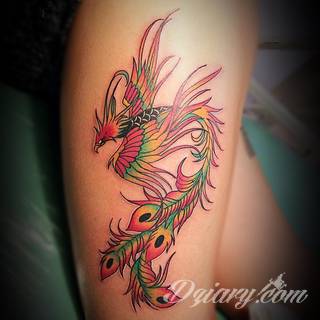 Nieśmiertelność, odrodzenie, powstanie z popiołów - taka symbolika tatuaży z Feniksem w niebanalny sposób ozdobi skórę osób o ogromnej wytrwałości. Tatuaże mogą być zarówno proste jak i skomplikowane; na tych drugich Feniks przyjmuje szczególnie ciekawe formy.