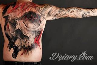 Tatuaże na całym ciele; format full body pozwala na pełną swobodę kreacji rysunku na ciele. Różnorodność grafik i mnogość kolorów czynią z ciała paletę malarską, która pełna jest wzorów i grafiki.