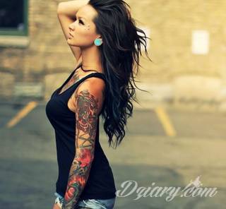 Tatuaże na całym ciele; format full body pozwala na pełną swobodę kreacji rysunku na ciele. Różnorodność grafik i mnogość kolorów czynią z ciała paletę malarską, która pełna jest wzorów i grafiki.