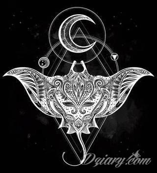 Tatuaże geometryczne niepokojąco kuszące wzrok. Łączą prostą formę opartą na kilku kształtach jak i duże formaty o spójnej kompozycji graficznej stworzonej z niewielkich symboli.  