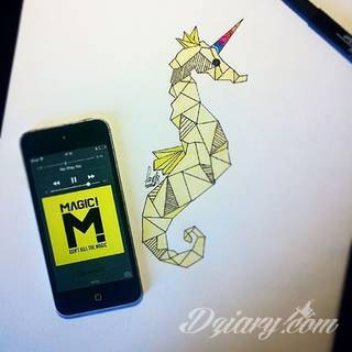 Tatuaże geometryczne niepokojąco kuszące wzrok. Łączą prostą formę opartą na kilku kształtach jak i duże formaty o spójnej kompozycji graficznej stworzonej z niewielkich symboli.  