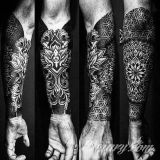 Tatuaże geometryczne niepokojąco kuszące wzrok. Łączą prostą formę opartą na kilku kształtach jak i duże formaty o spójnej kompozycji graficznej stworzonej z niewielkich symboli.  