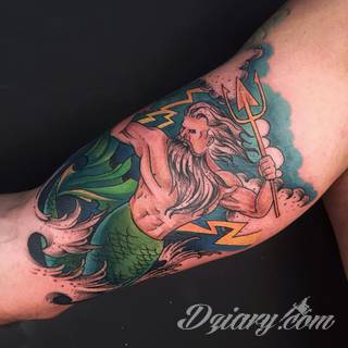 Klimatyczne tatuaże greckie wprost nawiązujące do uroków Hellady. Wzory grafik na ciele oparte są na mitologii oraz sekretnej symbolice starożytnych Aten. Zdobiąc ciało, podkreślają znaczenie historii w ludzkim życiu.