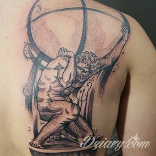 Klimatyczne tatuaże greckie wprost nawiązujące do uroków Hellady. Wzory grafik na ciele oparte są na mitologii oraz sekretnej symbolice starożytnych Aten. Zdobiąc ciało, podkreślają znaczenie historii w ludzkim życiu.