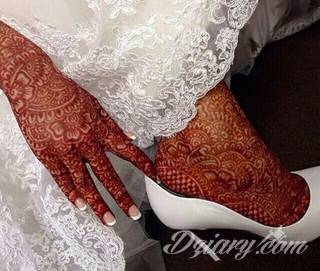 Tatuaż z henny to tymczasowa grafika, która pozostaje na skórze na ok. 2 tygodnie. Ciekawe wzory o różnorodnych formach ekspozycji na ciele mogą być wstępem do realizacji tatuażu permanentnego. 