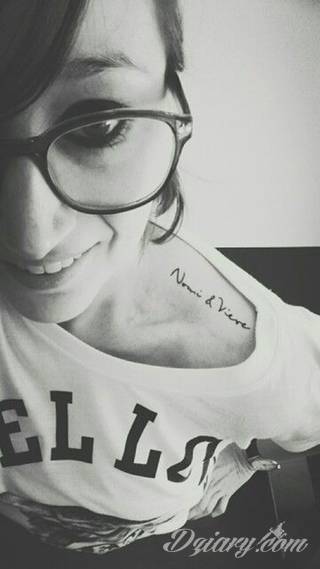 Tatuaże z imionami uważane są za jedną z najbardziej osobistych form ozdoby ciała. Imiona - opisywane kursywą czy specyficzną czcionką - przepięknie wyglądają w zestawach. Tworzone w ten sposób opisane imiona dzieci na skórze to wyjątkowa pamiątka na całe życie. 